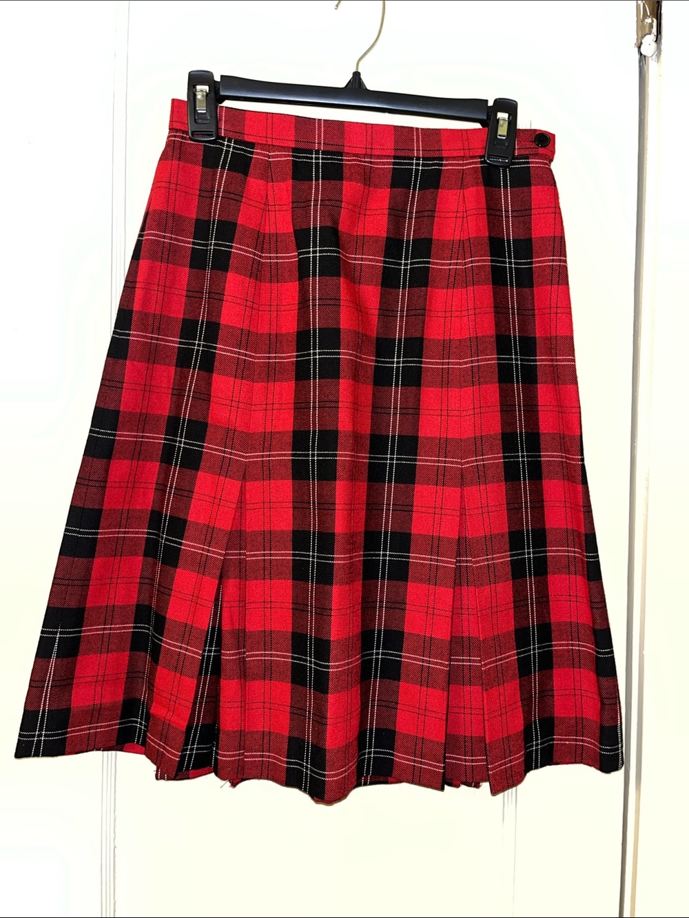 Josephine Chaus Red and Black Plaid A-Line Pleated Skirt